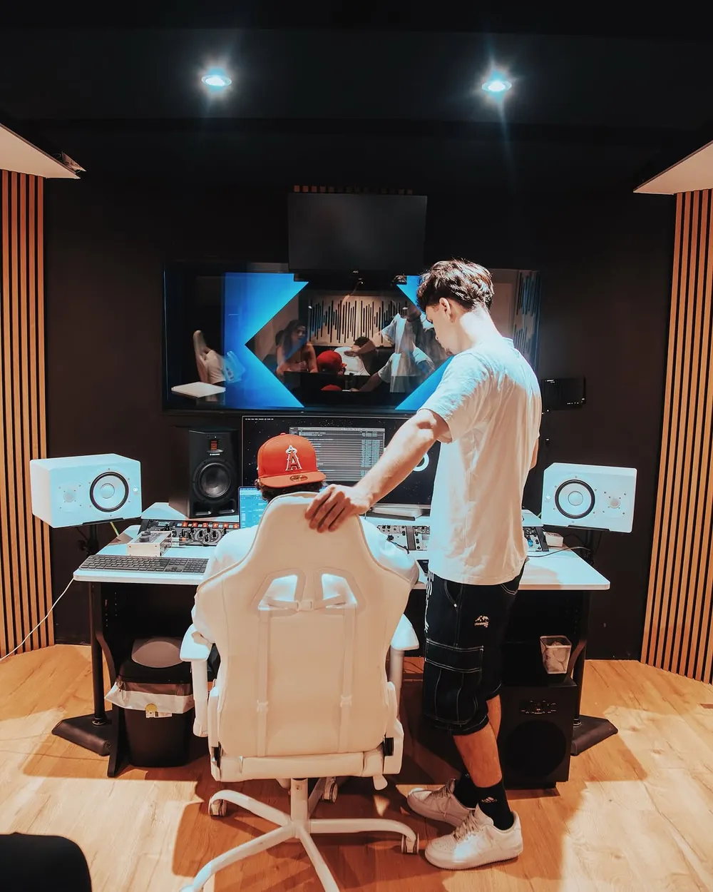Écoute d'un titre au poste de mixage